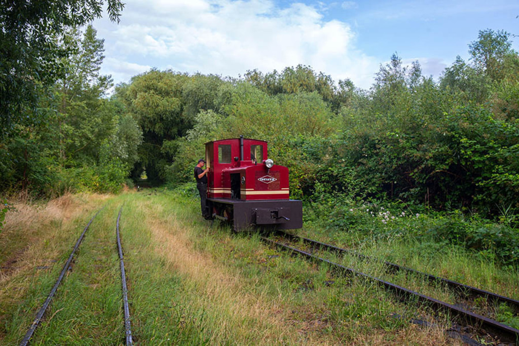 Museumsfeldbahn Lindenau | Entdecke über 20 Kategorien Leipzig-Motive: Foto-Downloads, hochwertige Poster, Leinwand- & Fine-Art-Prints. Jetzt Lieblingsfoto im Bildlexikon Leipzig Shop bestellen!