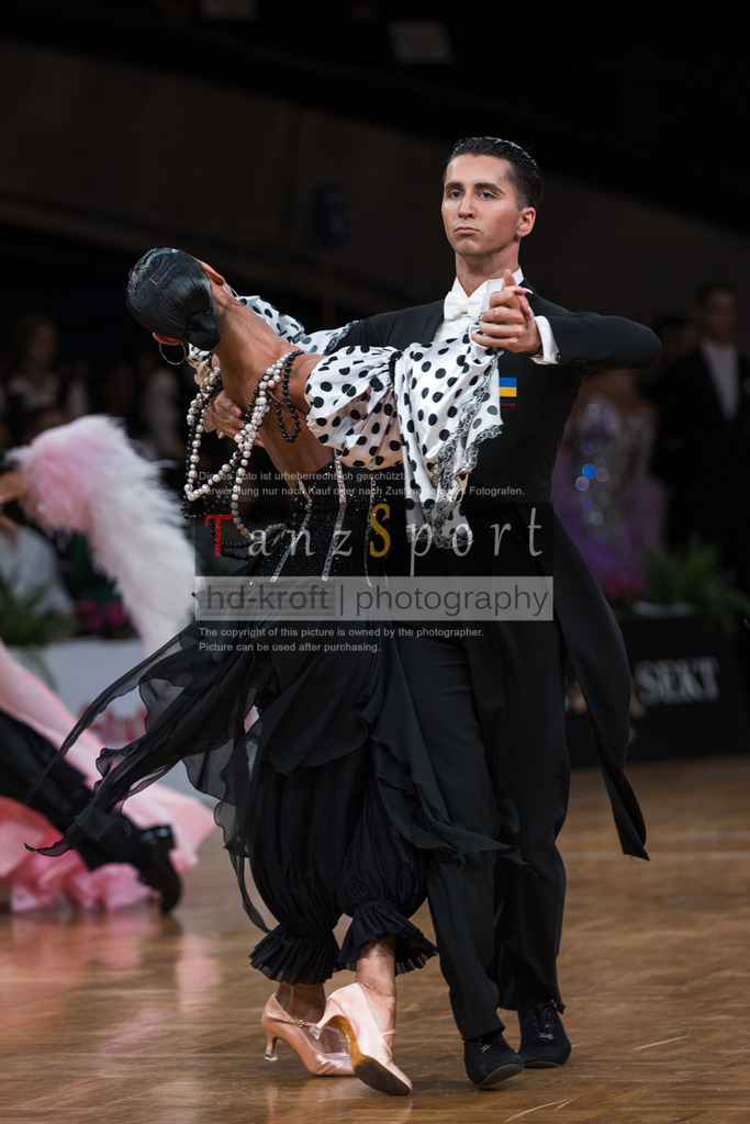 20250820_WDSF Standard Rising Stars R3-3244 | Tanzsportbilder, Standardtanz, Lateintanz, WDSF, DTV, LTVB, dancecomp, goc, hessen tanzt, blaues band der spree, walzer, tango, wiener walzer, slowfox, quickstepp, samba, rumba, cha-cha-cha, paso doble. jive, hd-kroft photography, turniertanzsport