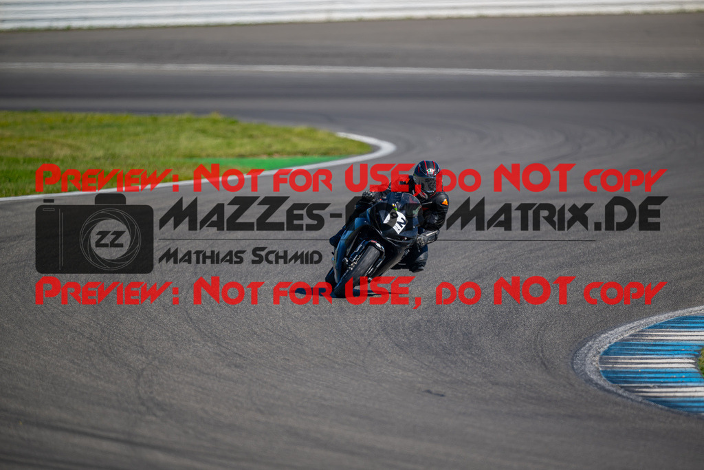 MaZZes-Fotomatrix-20260523-113583 | GRUEN