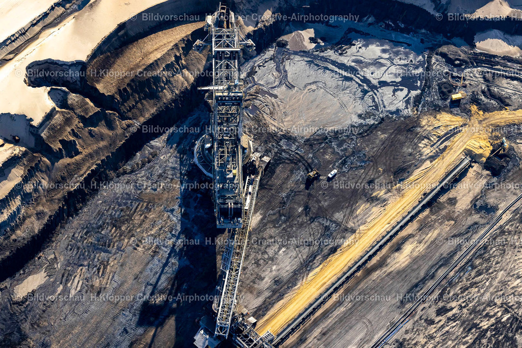 Luftbild Jüchen-3746 | Luftbildfotografie und Luftbild Bagger- Förderbrücke im Braunkohle - Tagebau in Erkelenz im Bundesland Nordrhein-Westfalen, Deutschland - Realisiert mit Pictrs.com