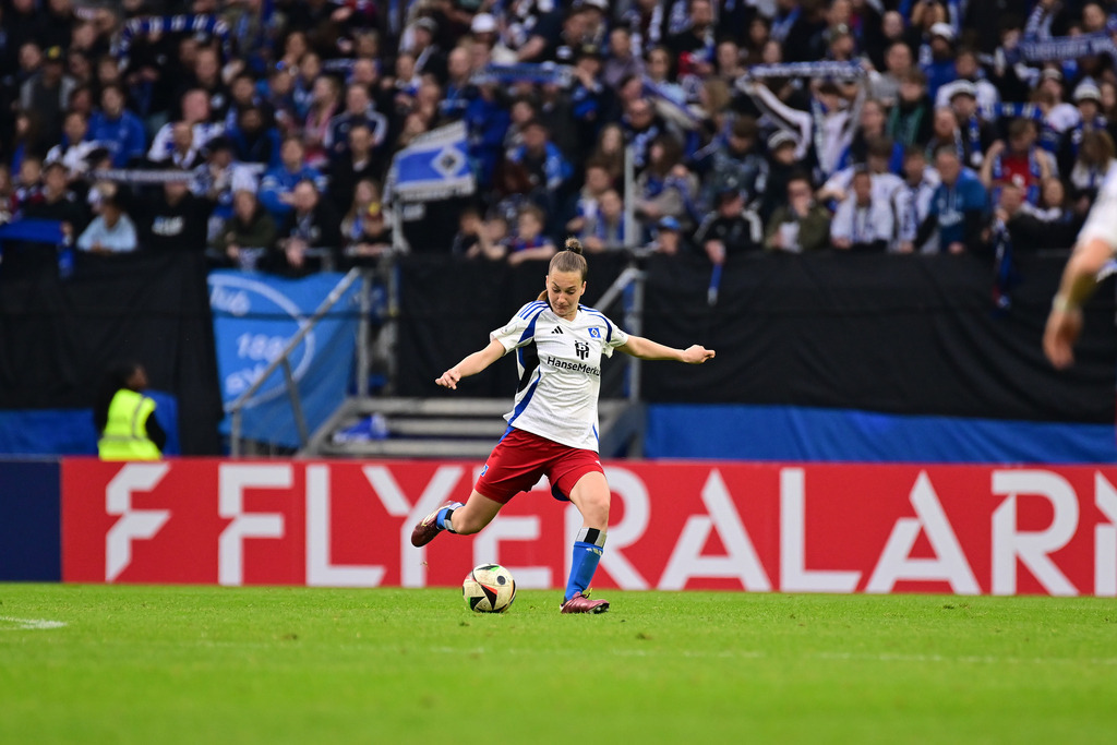 Fußball I Frauen I Saison 2024-2025 I DFB-Pokal I Halbfinale I Hamburger SV - SV Werder Bremen | Der Sportfotograf. - Realisiert mit Pictrs.com