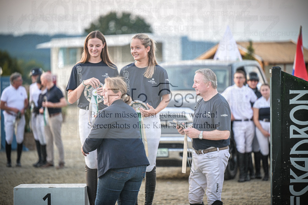 DOS_0130 | Entdecke hochwertige Reitturnierfotos von Foto Oger. Professionell, emotional und authentisch – jetzt Lieblingsmomente im Shop bestellen.Deutschlandweite Turnierfotografie. - Realisiert mit Pictrs.com