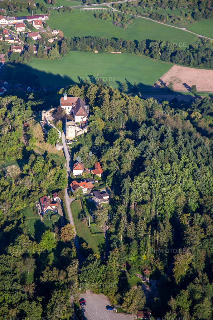 Luftbild: Schloss Ebersberg im Ortsteil Lippoldsweiler in Auenwald im Bundesland Baden-Württemberg in Deutschland. – Foto: IMG_138588.jpg vom 16.09.2023 durch Werner Riehm/FLY-FOTO.de – Auflösung des Originals: 3648 x 5472 px – Schloss Ebersberg - DPSG Rottenburg-Stuttgart