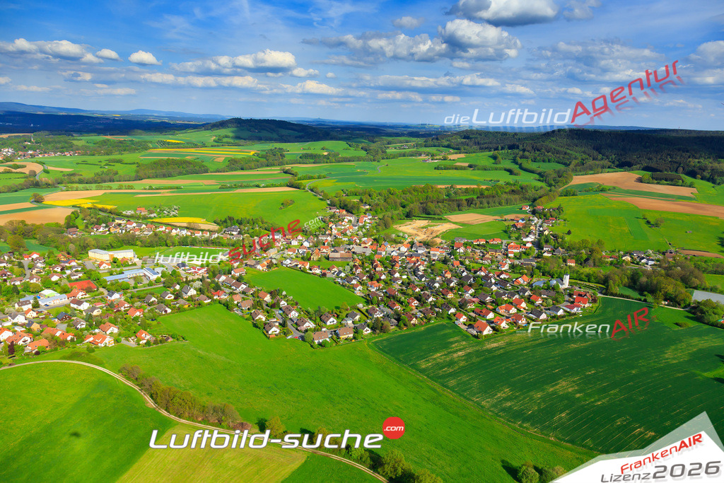 Die Luftaufnahme der Stadt Pittersdorf wurde vom UL-Flugzeug heraus erstellt ( keine Drohne )- hohe Auflösung für beste Qualität