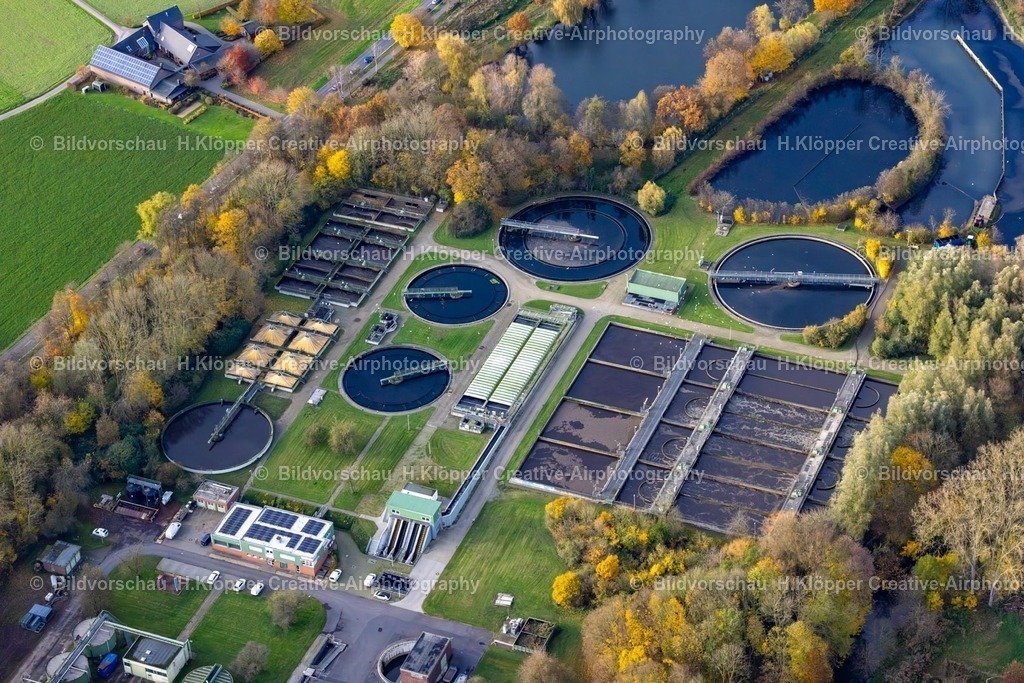 Luftbild Grefrath-5782 | Luftbildfotografie Klärwerks- Becken und Reinigungsstufen zur Abwasserbehandlung der " Niersverband, Kläranlage Grefrath " an der Straße Zur Kläranlage in Grefrath im Bundesland Nordrhein-Westfalen, Deutschland - Realisiert mit Pictrs.com