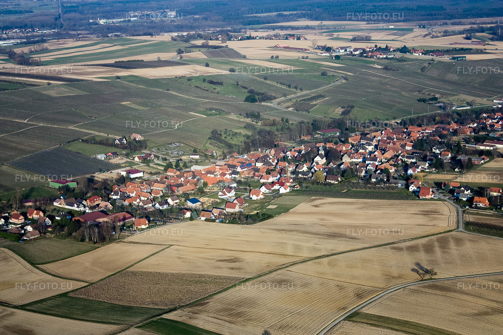 Vue aérienne: Vue de la ville depuis l'ouest à Steinseltz dans le département Bas Rhin, France – .Photo: IMG_17489.jpg prise le 21/03/2009 par Werner Riehm/FLY-FOTO.eu – Résolution de l'original: 4272 x 2848 px