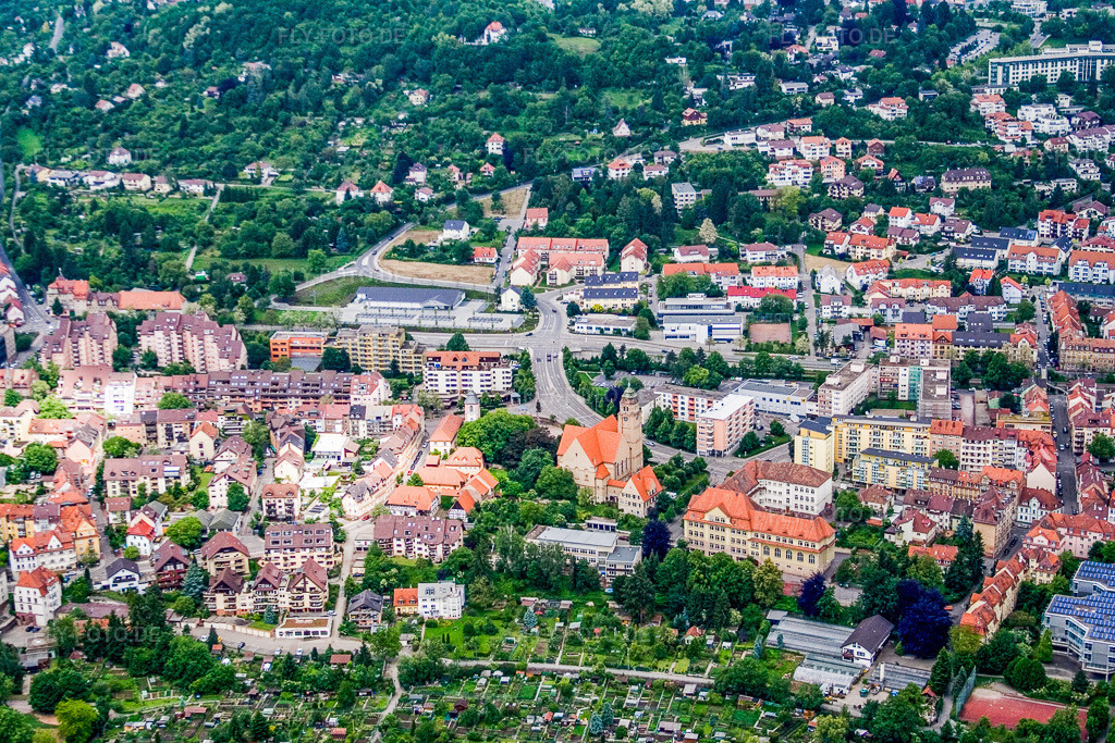 Luftbild: Westliche Karl-Friedrich-Straße und Martinskirche im Ortsteil Brötzingen in Pforzheim im Bundesland Baden-Württemberg in Deutschland. – Foto: IMG_2489.jpg vom 05.06.2006 durch Werner Riehm/FLY-FOTO.de – Auflösung des Originals: 3456 x 2304 px