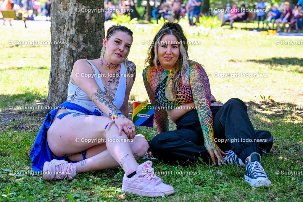 Linzpride 2024_ 06.07.2024-17 | 06.07.2024, Linz, AUT, Linzpride 2024, im Bild Teilnehmer an der Linz Pride 2024