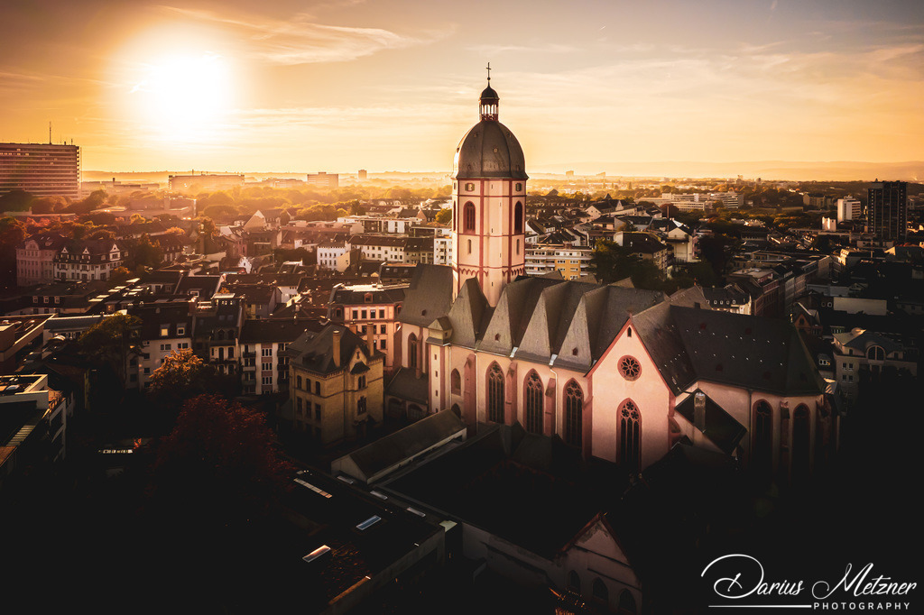 St. Stephan in Mainz | Die katholische Pfarrkirche Sankt Stephan in Mainz wurde 990 von Erzbischof Willigis auf der höchsten Erhebung der Stadt gegründet.
