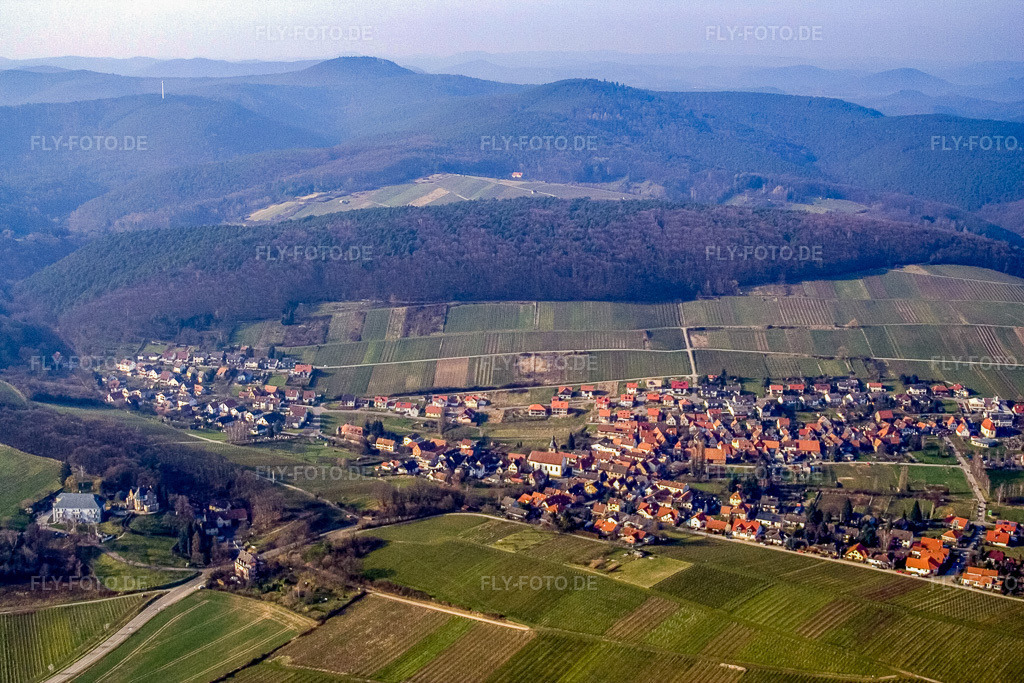 Luftbild: Ortsansicht von Südosten im Ortsteil Pleisweiler in Pleisweiler-Oberhofen im Bundesland Rheinland-Pfalz in Deutschland. Foto: IMG_5295.jpg vom 18.02.2007 durch Werner Riehm/FLY-FOTO.de