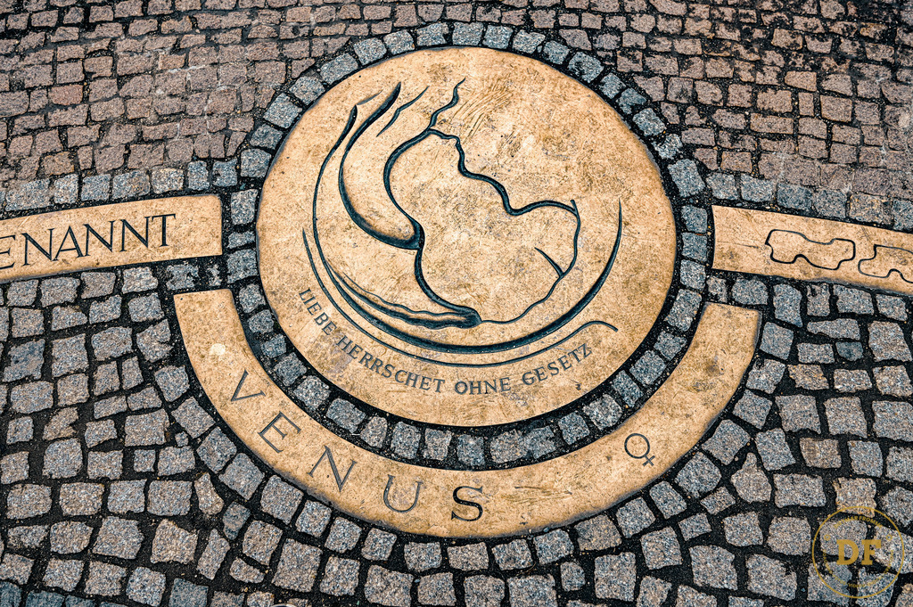 480-Venus-golden-no-logo | Geschenke, Wandbilder und Accessoires mit Motiven aus Dresden und anderen schönen Orten zur Verschönerung Deines zu Hauses und zum verschenken gewünscht? Wähle Deine Lieblingsbild auf dem Produkt Deiner Wahl. 