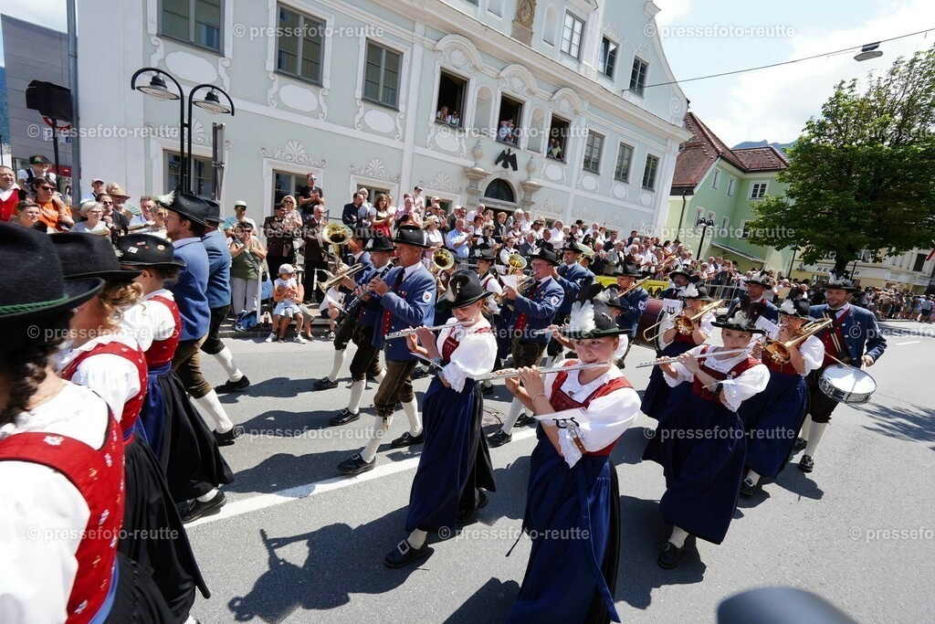 19d-HOLZGAU-Bundesmusikfest-2023-Juni16-Reutte-DSC01836 | Info aus dem Bezirk Reutte/Ausserfern Tirol sowie eine umfangreiche Bilddatenbank über die gesamte Region: Lechtal, Talkessel Reutte, Tannheimertal, Zwischentoren. Lech, Plansee, Zugspitze, Grenztunnel, B179, Fernpassstraße, Verkehr, Lawinen, Tradition, - Realisiert mit Pictrs.com