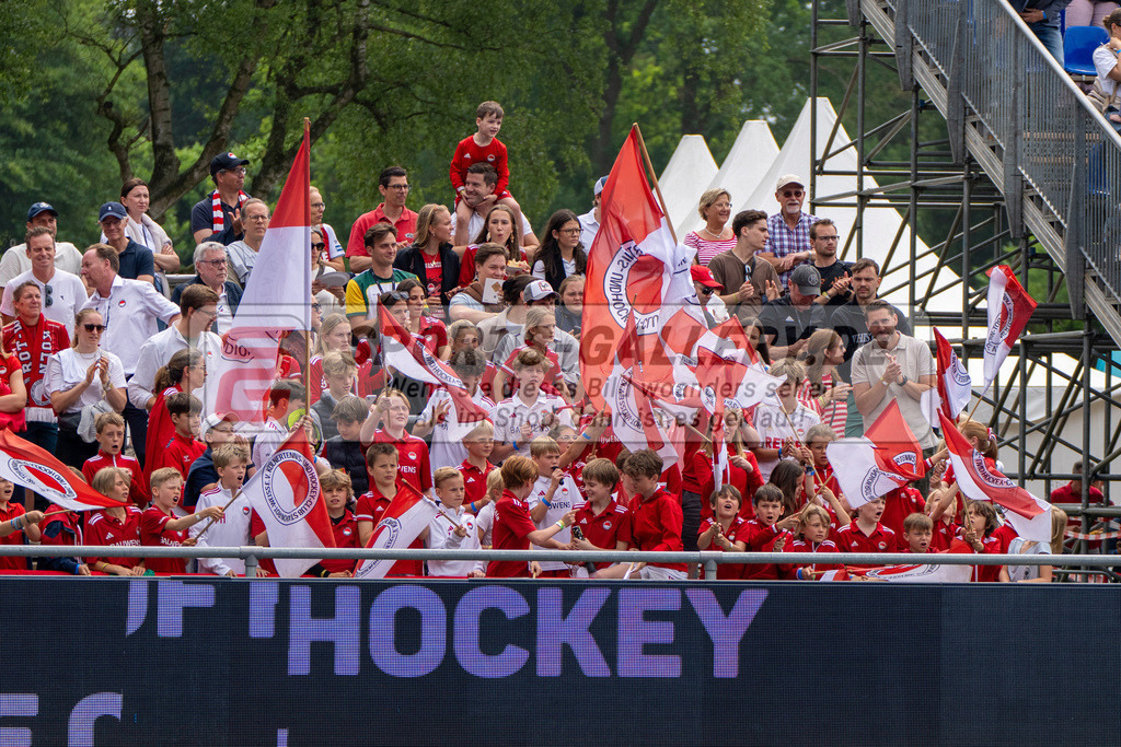 Final4_20250601-1335-HK108518 | Krefeld, Deutschland, 01.06.2025:  Feldhockey Final4 2025 – „Deutsche Feldhockey-Meisterschaften 2025“ Crefelder HTC - Rot-Weiss Köln (Finale Herren) im Gerd-Wellen-Hockeyanlage am 01.06.2025 in Krefeld, Deutschland. (Foto von Kramhöller/Fehrmann/Kaste)Krefeld, Germany, 01.06.2025: Feldhockey Final4 2025 – „Deutsche Feldhockey-Meisterschaften 2025“ Harvestehuder HTC - Düsseldorfer HC (Finale Damen) in Gerd-Wellen-Hockeyanlage at 01.06.2025 in Krefeld, Deutschland. (Foto from Kramhöller/Fehrmann/Kaste)