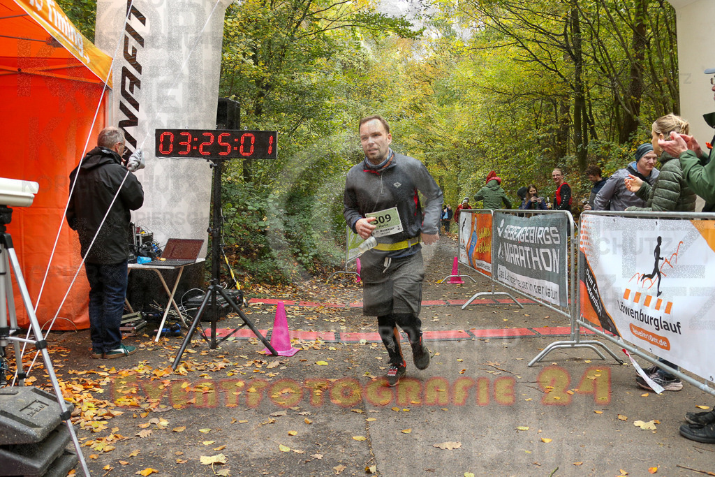 251026_1326_EX1_3488 | Sportfotografie im Rhein-Sieg Kreis, Köln, Bonn, NRW, Rheinland Pfalz, Hessen, etc. Unser Tätigkeitsfeld umfasst den Laufsport vom Volkslauf über den Marathon, Duathlon, Triathon bis zum Ultralauf wie Kölnpfad Ultra oder Schindertrail.
