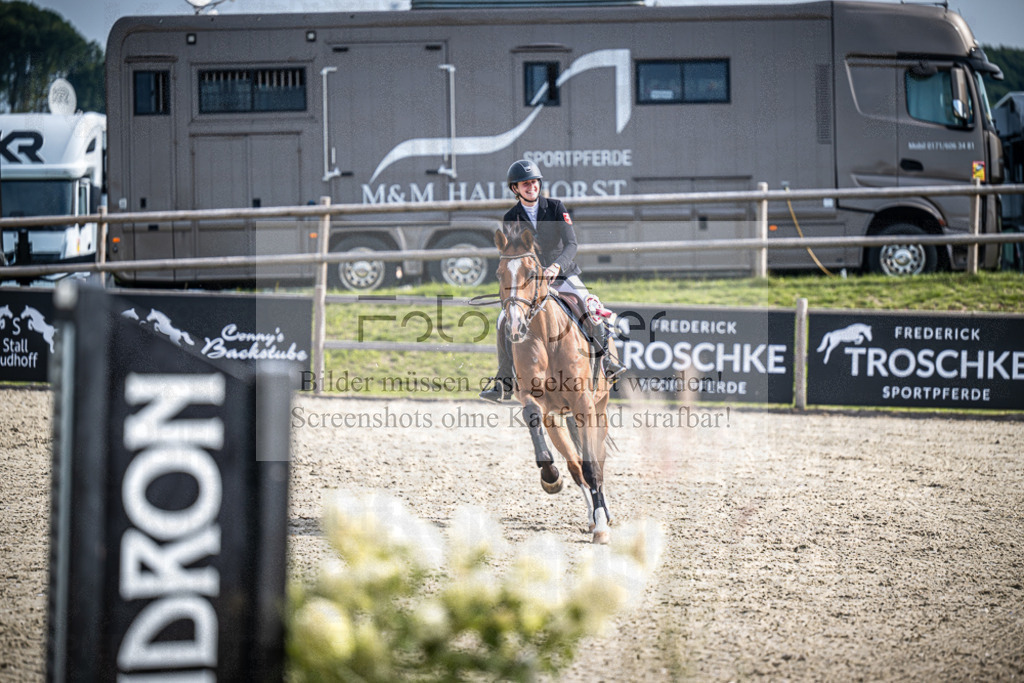 DOS_8228 | Entdecke hochwertige Reitturnierfotos von Foto Oger. Professionell, emotional und authentisch – jetzt Lieblingsmomente im Shop bestellen. - Realisiert mit Pictrs.com