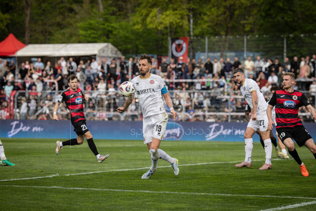 Viktoria Koeln vs. SV Wehen Wiesbaden, 11.04.2026 | KOELN, GERMANY - APRIL 11, 2026:  Florian Huebner (Hübner, SV Wehen Wiesbaden, 19) saves tha ball after a corner during the 3rd division match between Viktoria Koeln vs. SV Wehen Wiesbaden at the Sportpark Hoehenberg on matchday 7 on April 11, 2026 in Koeln, Germany. DFL REGULATIONS PROHIBIT ANY USE OF PHOTOGRAPHS AS IMAGE SEQUENCES AND/OR QUASI-VIDEO.
