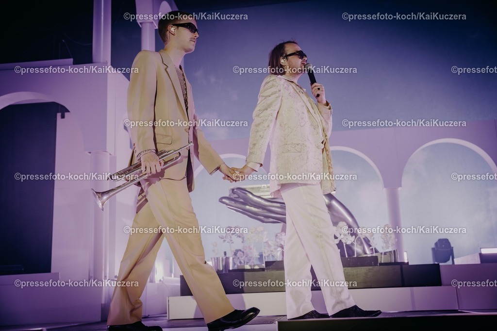 xKKU0604251035 | 06.04.2025, xkkux, Düsseldorf, Roy Bianco und Die Abbrunzati Boys performen bei ihrer Kult-Tour 2025 in der Mitsubishi Electric HALLE. 