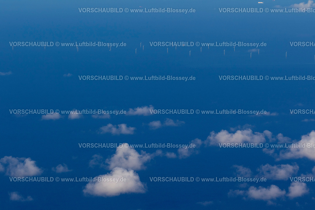 Zingst12082898OffShoreWindkraft | Windpark EnBW Baltic 1, Offshore-Windpark in der Ostsee vor der Küste Mecklenburg-Vorpommerns, nördlich der Halbinsel Fischland-Darß-Zingst, Windkraftwerk, Windenergie , Cumuluswolken, Darßer Ort, Ostsee, Mecklenburg-Vorpommern, Deutschland, Europa