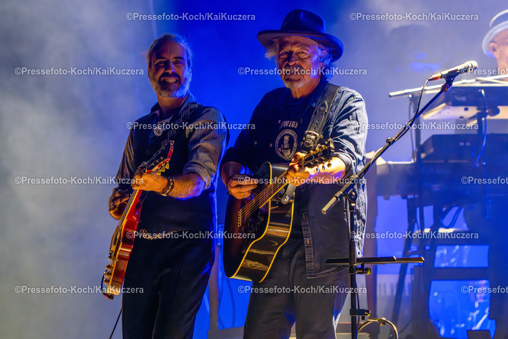 KKU12112401011 | 12.11.2024, xkkux, Düsseldorf, Mitsubishi Electric HALLE, Die Band BAP (Kölschrockband um den Frontmann Wolfgang Niedecken) performt bei ihrem Konzert 