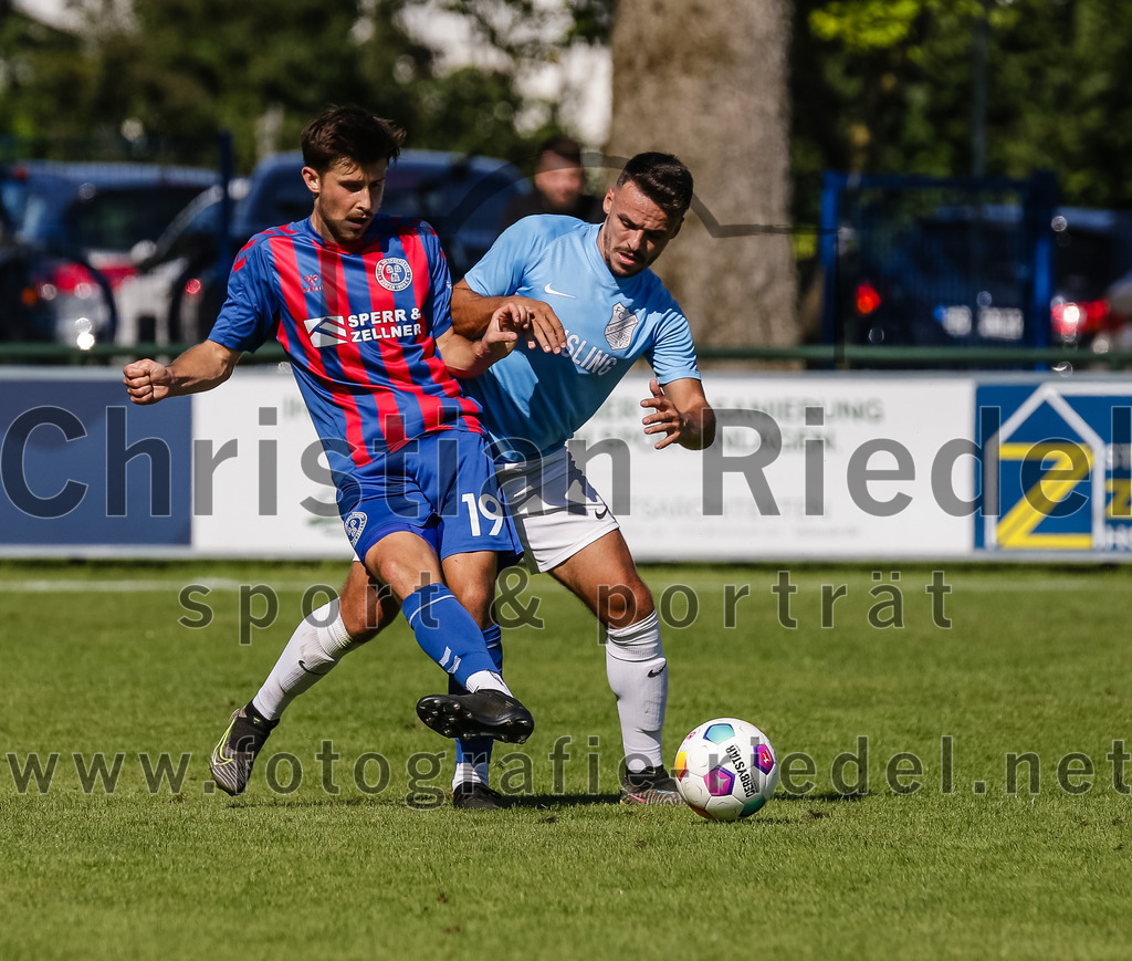 2023-09-16_102_FC_Langengeisling_gegen_TSV_Dorfen | Erding, Deutschland, 16.09.2023:
Fußball, Bezirksliga Oberbayern Ost 2023 / 2024, 9. Spieltag, FC Langengeisling gegen TSV Dorfen, Endergebnis: 3:1

Alexander Linner (TSV Dorfen, #19), Maximilian Hintermaier (FC Langengeisling, #13)

Foto: Christian Riedel / fotografie-riedel.net