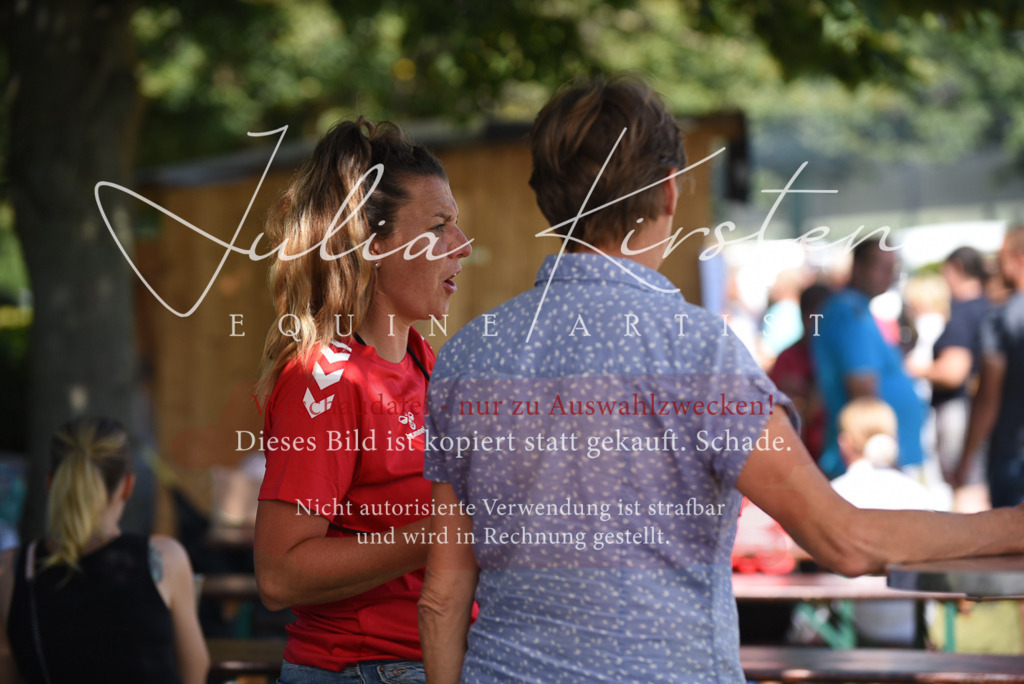 DSC_8879 | Pferde- und Turnierfotografie in Westsachsen. Pferdeportraits, Auftragszeichnungen und intuitive Kunst.