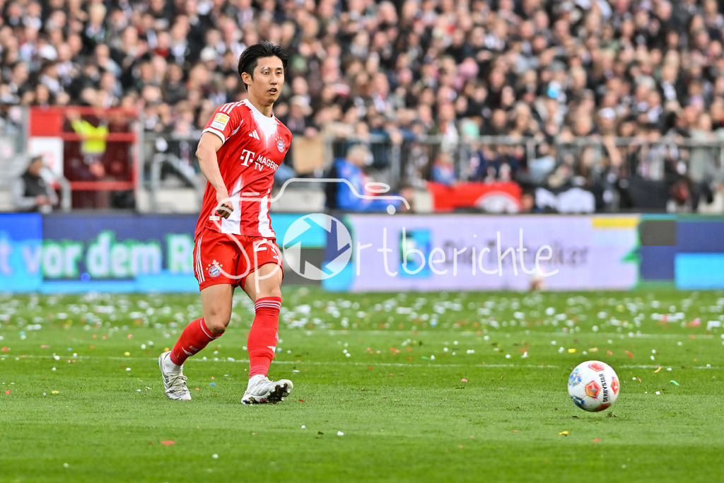 FC St. Pauli - FC Bayern München | ST. PAULI, DEUTSCHLAND - 11. APRIL: am Ball Hiroki ITO (FC Bayern Munich 21)  Einzelfoto / Freisteller während dem Bundesligamatch zwischen dem FC St. Pauli und dem FC Bayern München am 29. Spieltag im Millerntor Stadion / DFL REGULATIONS PROHIBIT ANY USE OF PHOTOGRAPHS AS IMAGE SEQUENCES AND/OR QUASI-VIDEO