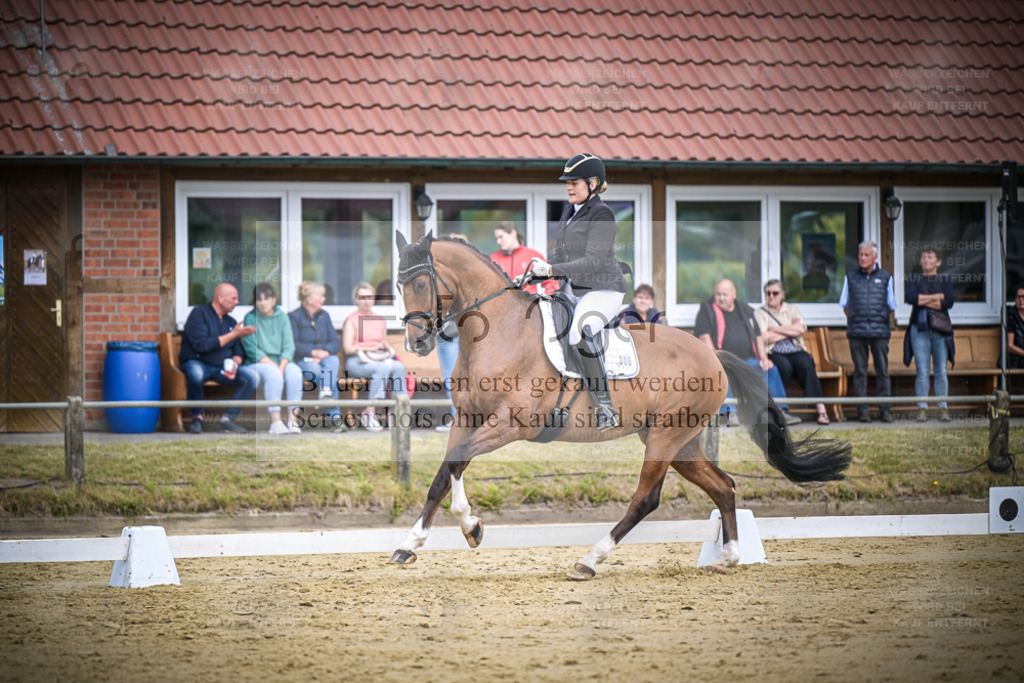 DOS_9385 | Entdecke hochwertige Reitturnierfotos von Foto Oger. Professionell, emotional und authentisch – jetzt Lieblingsmomente im Shop bestellen. - Realisiert mit Pictrs.com