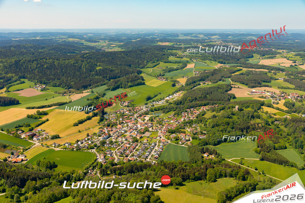 Das Luftbild zeigt :  Zell - Die Luftaufnahme wurde 2024 vom UL-Flugzeug aus erstellt ( keine Drohne ) - Hochauflösende Luftaufnahme - Für grossformatige Ausdrucke geeignet. Die Geschenkidee !Mit Lizenz und Bildrechte bestellbar