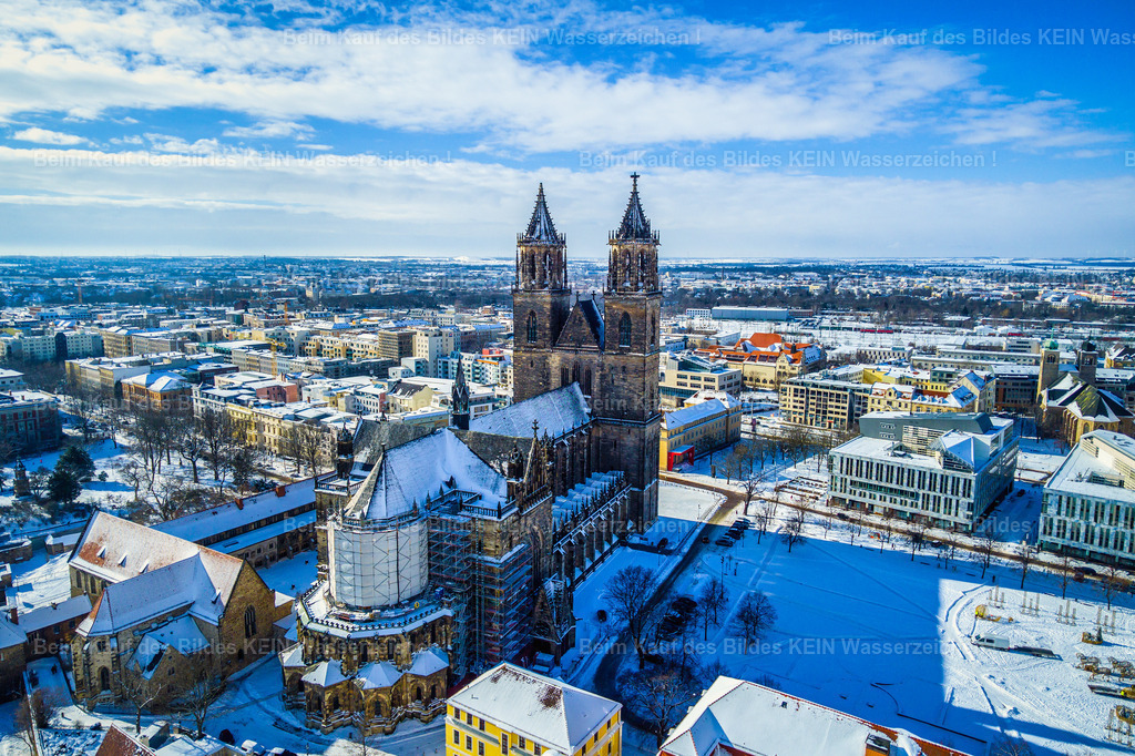 Dom im Winter mit Schnee-0027 | Der Dom im Winter mit Schnee auf dem Domplatz im Schatten - Realizzato con Pictrs.com