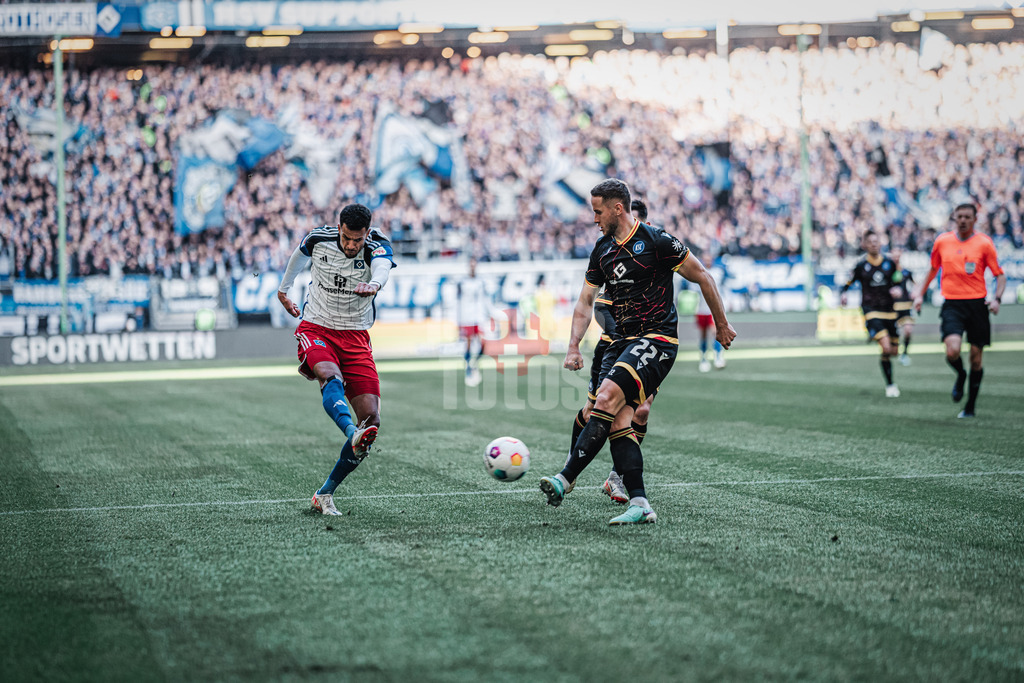 Fußball | Männer | Saison 2023/2024 | 2. Fußball-Bundesliga | 19. Spieltag | Hamburger SV vs. Karlsruher SC | 28.01.2024 | Robert Glatzel (#9, HSV) schießt