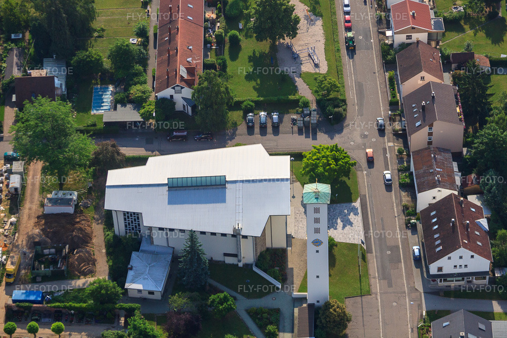 Luftbild: kath. Kirche St. Pius in Kandel im Bundesland Rheinland-Pfalz in Deutschland. Foto: IMG_50961.jpg vom 04.07.2012 durch Werner Riehm/FLY-FOTO.de