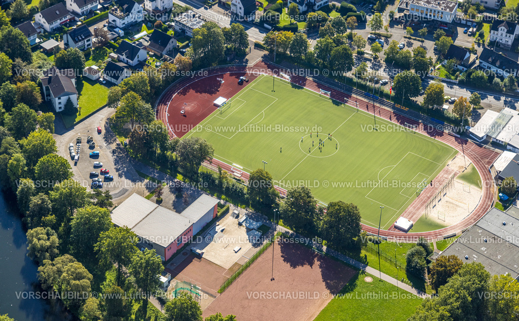 Plettenberg230908285 | Luftbild, Lennestadion des TuS Plettenberg, Fußballplatz und Leichtathletikstadion, Holthausen, Plettenberg, Sauerland, Nordrhein-Westfalen, Deutschland