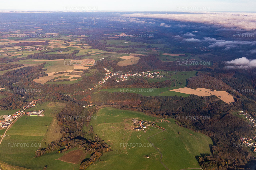 Aerial view: Bison Ranch in Petit-Réderching in the state Moselle, France.Photo: IMG_143765.jpg taken on 10/26/2024 by Werner Riehm/FLY-FOTO.comResolution of the original: 4917 x 3278 pxRanch des Bisons - Petit-Réderching, France