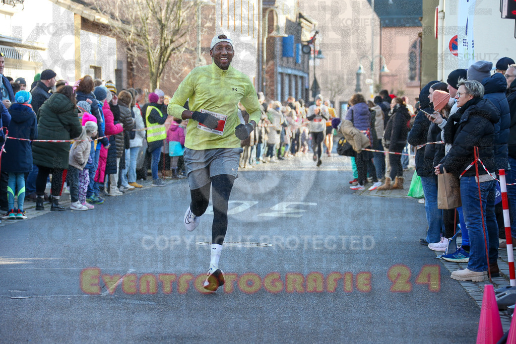 241201_1229_EX1_2334 | Sportfotografie im Rhein-Sieg Kreis, Köln, Bonn, NRW, Rheinland Pfalz, Hessen, etc. Unser Tätigkeitsfeld umfasst den Laufsport vom Volkslauf über den Marathon, Duathlon, Triathon bis zum Ultralauf wie Kölnpfad Ultra oder Schindertrail.
