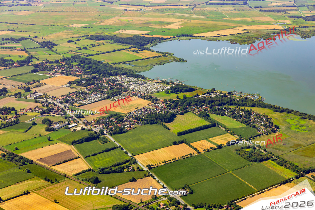 Aktuelles Luftbild von  Hüde - Die Luftaufnahme wurde 2022 mittels UL-Flugzeug erstellt ( keine Drohne ) - hochauflösende Kamera-Systeme von  Canon -Beste Qualität - Für grossformatige Ausdrucke geeignet. Die Geschenkidee !