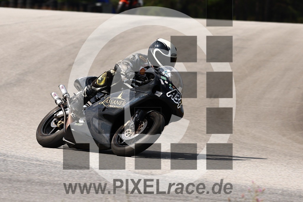 0a34-20250714_02237 | Schöne Erinnerungen an spannende Momente - das festzuhalten ist unser Job. PIXELrace.de ist seit 2003 auf den Rennstrecken Europas unterwegs um die Action draußen beim Fahren und die wunderbare Stimmung imm Fahrerlager für euch einzufangen.