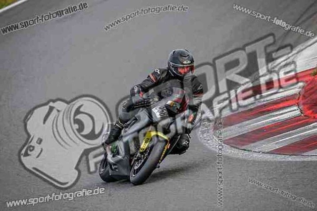 pubi9354 | Professionelle Fotos von Sportveranstaltungen, aber auch Hochzeiten und anderen Events. - Realisiert mit Pictrs.com