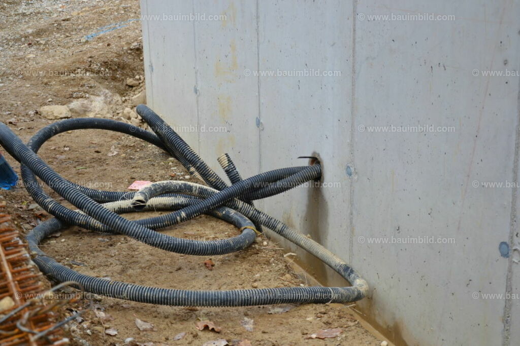 bib-lg17-elektroinstallation-0025 | Nach LV-Leistungsgruppen sortierte Detailfotos über den Bau eines Hauses. Alle Hausbau-Bilder direkt vom Urheber und Autor der Website Haus-Selber-Bauen.com