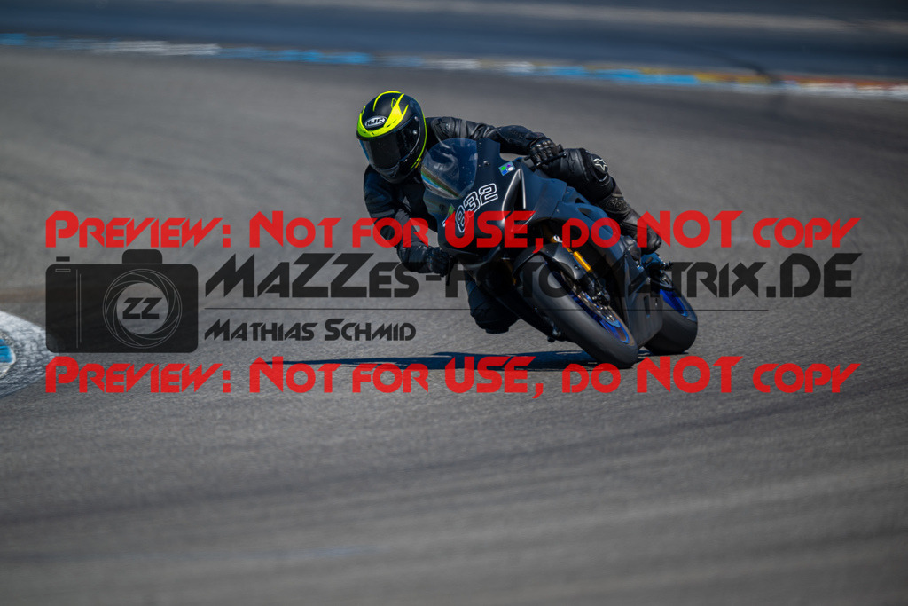 MaZZes-Fotomatrix-20260523-122968 | GRUEN