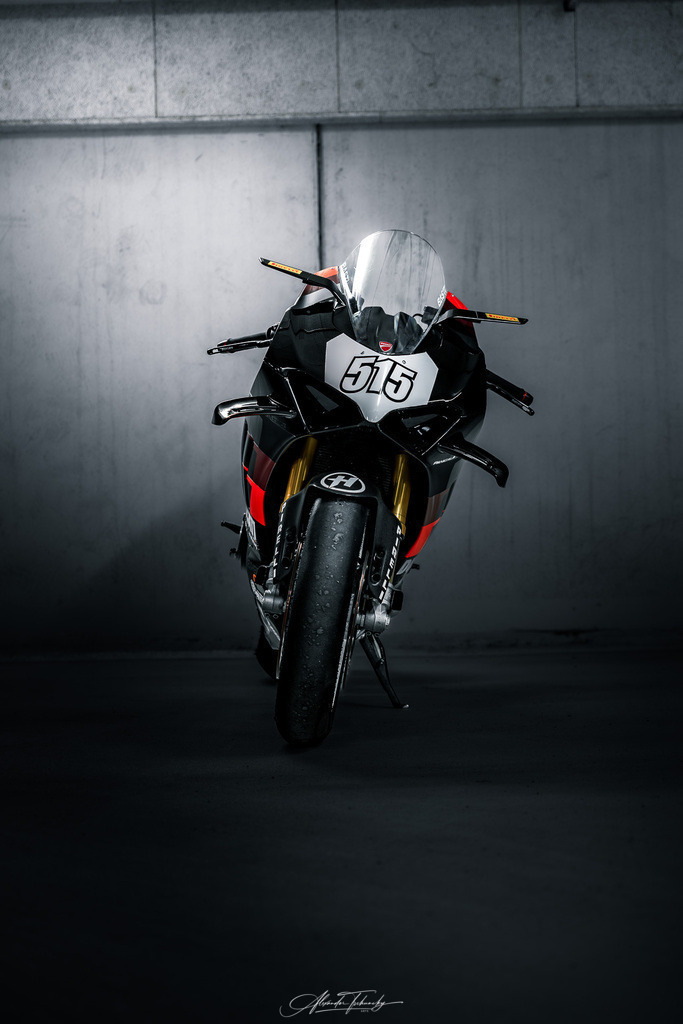 Ducati Panigale V4S | Entdecken Sie die faszinierende Welt von Alexander Tschuncky Arts: Kreative Fotografie, atemberaubende Automobilkunst und hochwertiger Bilderdruck. Lassen Sie sich inspirieren! - Realisiert mit Pictrs.com