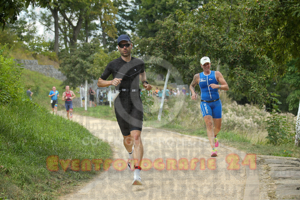 250824_1344_EX1_3467 | Sportfotografie im Rhein-Sieg Kreis, Köln, Bonn, NRW, Rheinland Pfalz, Hessen, etc. Unser Tätigkeitsfeld umfasst den Laufsport vom Volkslauf über den Marathon, Duathlon, Triathon bis zum Ultralauf wie Kölnpfad Ultra oder Schindertrail.