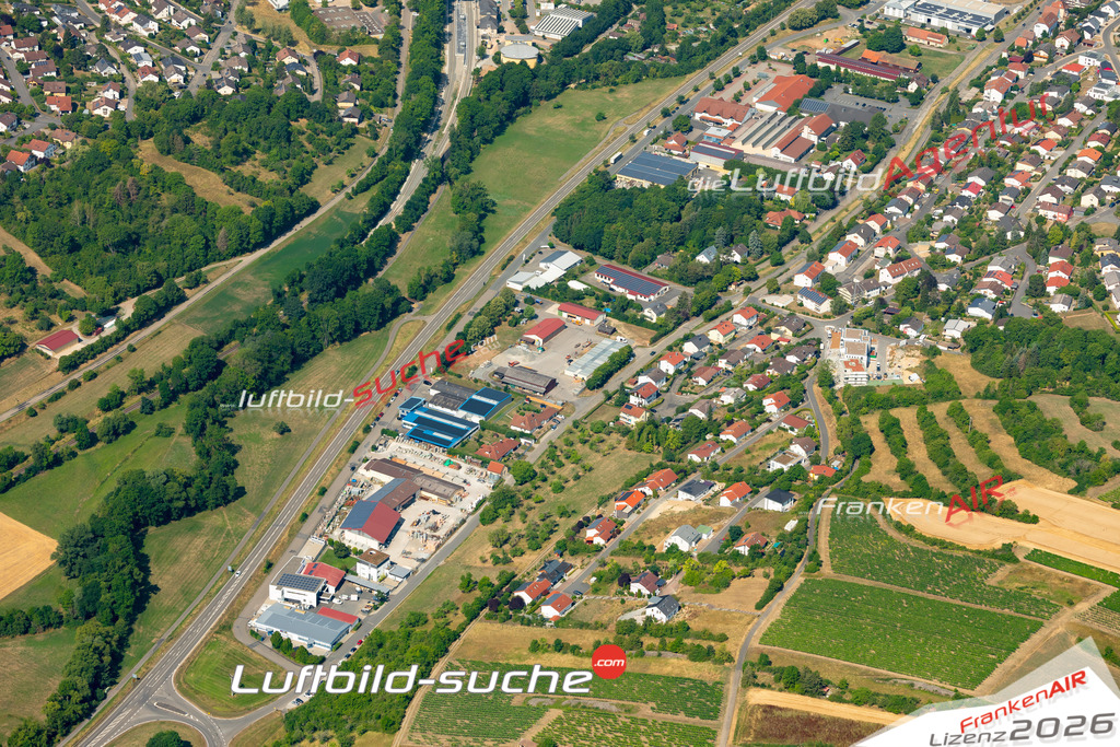 Das Luftbild zeigt : Talstraße Weikersheim - Die Luftaufnahme wurde 2023 vom UL-Flugzeug aus erstellt ( keine Drohne ) - Hochauflösende Luftaufnahme - Für grossformatige Ausdrucke geeignet. Die Geschenkidee !Mit Lizenz und Bildrechte bestellbar