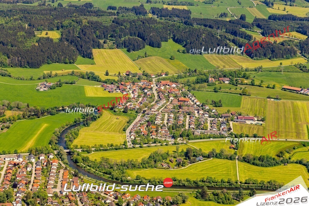Das Luftbild zeigt : Hörmanshofen Biessenhofen - Die Luftaufnahme wurde 2024 vom UL-Flugzeug aus erstellt ( keine Drohne ) - Hochauflösende Luftaufnahme - Für grossformatige Ausdrucke geeignet. Die Geschenkidee !Mit Lizenz und Bildrechte bestellbar