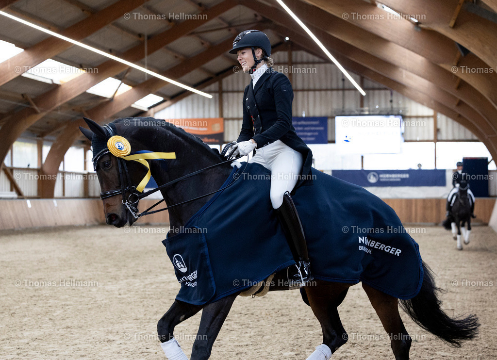 TH_210 Greta Busacker (GER)_ Frieda NRW_32585 | 210 Greta Busacker&nbsp;(GER), Frieda NRW beim Reitturnier Guxhagen-Dörnhagen 2025 am 12.10.25 in Dörnhagen, Reit- u. Fahrverein