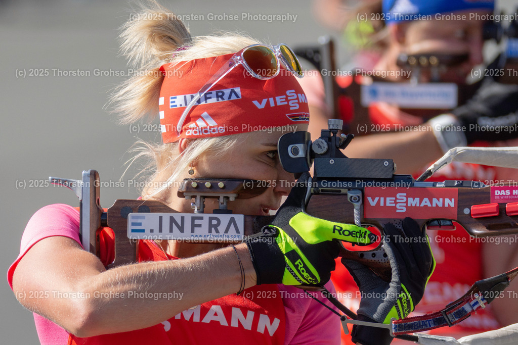 Deutsche Meisterschaften Biathlon 2018 | Deutsche Meisterschaften Biathlon 2018, Massenstart Frauen am 15.09.2018 in der DKB SKI ARENA in Oberhof, (Deutschland)

Bild: Karolin Horchler vom WSV Clausthal-Zellerfeld / BwB (2) - Realisiert mit Pictrs.com