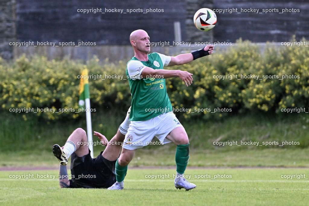 WSG Radenthein vs. URC Thal Assling | #12 Stefan Rauter WSG Radenthein, #9 Denis Kerrniqi URC Thal Assling, WSG Radenthein vs. URC Thal Assling, WSG Radenthein vs. URC Thal Assling am 30.05.2025 in Radenthein (Sportplatz Radenthein), Austria, (Photo by Bernd Stefan)