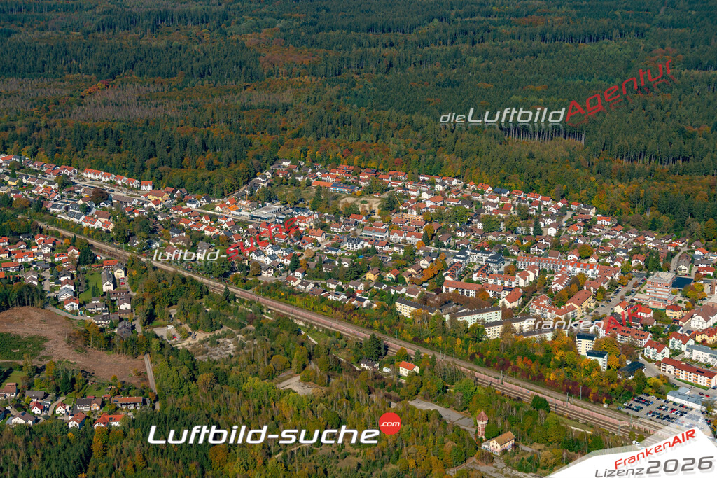Das Luftbild der Stadt Kirchseeon wurde 2018 vom Flugzeug heraus erstellt (keine Drohne) Aufnahmehöhe ca.400 Meter- hohe Auflösung für beste Druck-Qualität