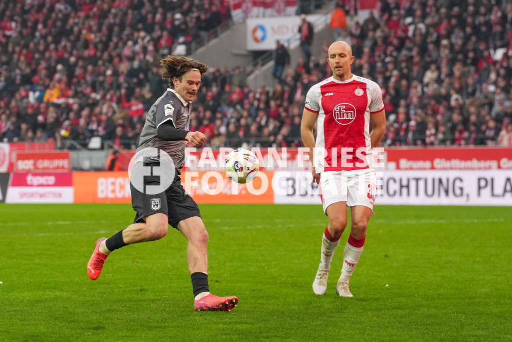 GER Rot-Weiss Essen vs. SSV Ulm, Fussball, 3. Liga, Spieltag 19, Saison 2025/2026, 20.12.2025 | GER Rot-Weiss Essen vs. SSV Ulm, Fussball, 3. Liga, Spieltag 19, Saison 2025/2026, 20.12.2025Foto: Fabian Friese - Realisiert mit Pictrs.com