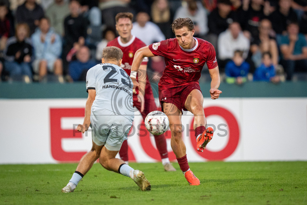 SG Sonnenhof Großaspach vs. Arminia Bielefeld, Fussball, DFB-Pokal, 1. Runde, 22.08.2026 | Tim Rossmann (SG Sonnenhof Großaspach, #11),SG Sonnenhof Großaspach vs. Arminia Bielefeld, Fussball, DFB-Pokal, 1. Runde, 22.08.2026,DFB regulations prohibit any use of photographs as image sequences and/or quasi-video