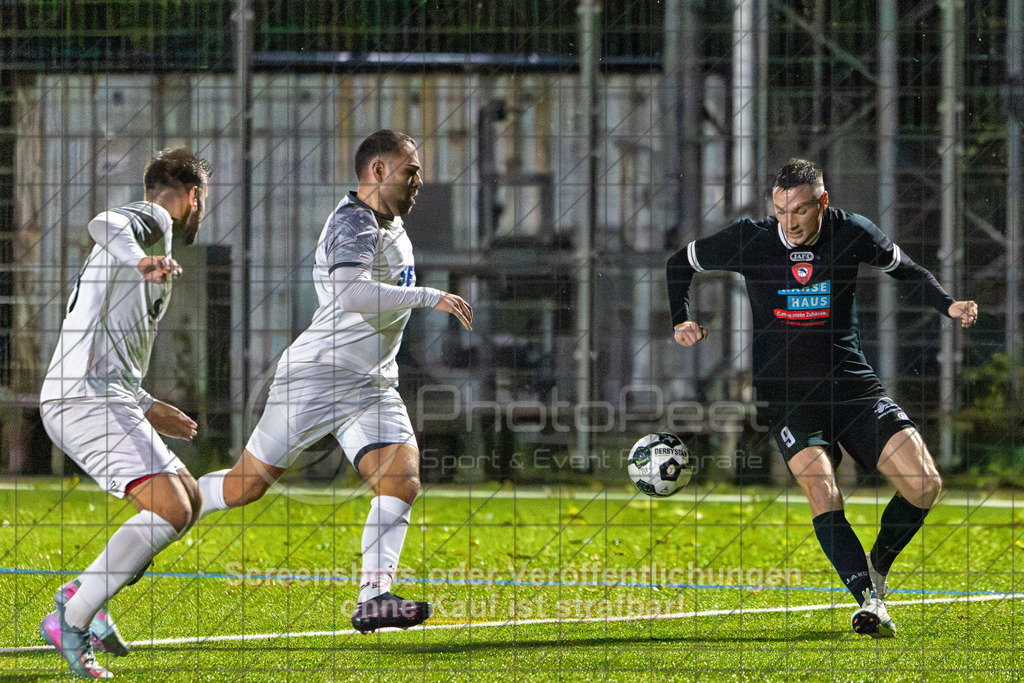 20261008_194248_0124-Bearbeitet_(c)_by_PhotoPeet | #,TSV Eschenbach (weiß) vs. SV Ebersbach (schwarz), Fußball, Bezirkspokal der Herren, Saison 2026/2027, Kunstrasenplatz, Schlater Straße, 73107 Eschenbach, 08.10.2026 - 19:30 Uhr,Foto: PhotoPeet / Sport- &amp; Eventfotografie / Peter Harich